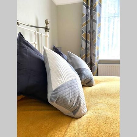 Spacious 2 Bed Apt Sleeps 4 Near Bournemouth Beach Exterior photo
