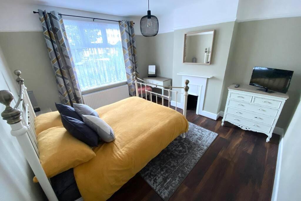 Spacious 2 Bed Apt Sleeps 4 Near Bournemouth Beach Exterior photo
