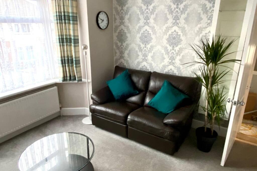 Spacious 2 Bed Apt Sleeps 4 Near Bournemouth Beach Exterior photo