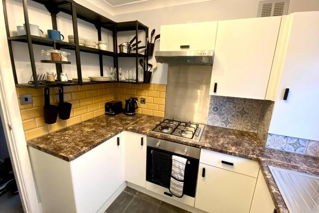 Spacious 2 Bed Apt Sleeps 4 Near Bournemouth Beach Exterior photo